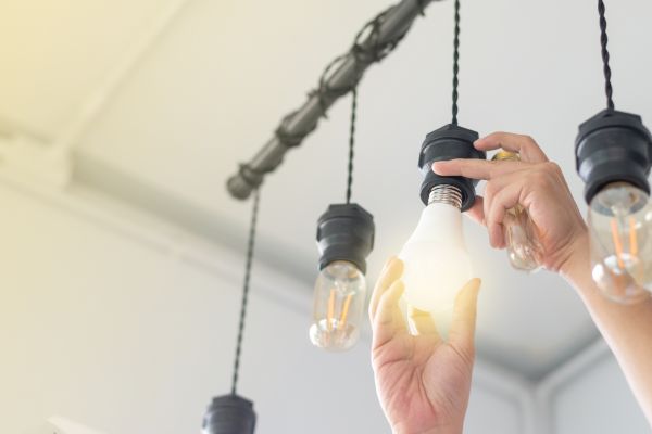 Cost of Light Bulb Changing Service in Iowa City