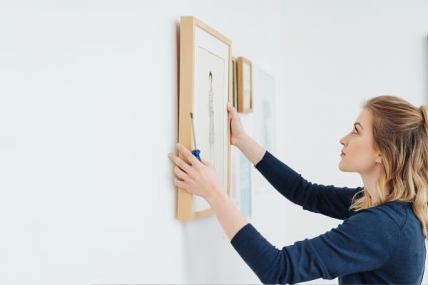 Cost of Picture Hanging Service in Iowa City
