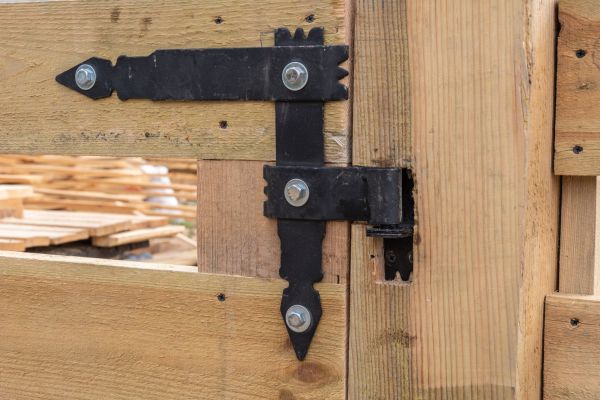 Cost of Gate Hinge Adjustment in Iowa City